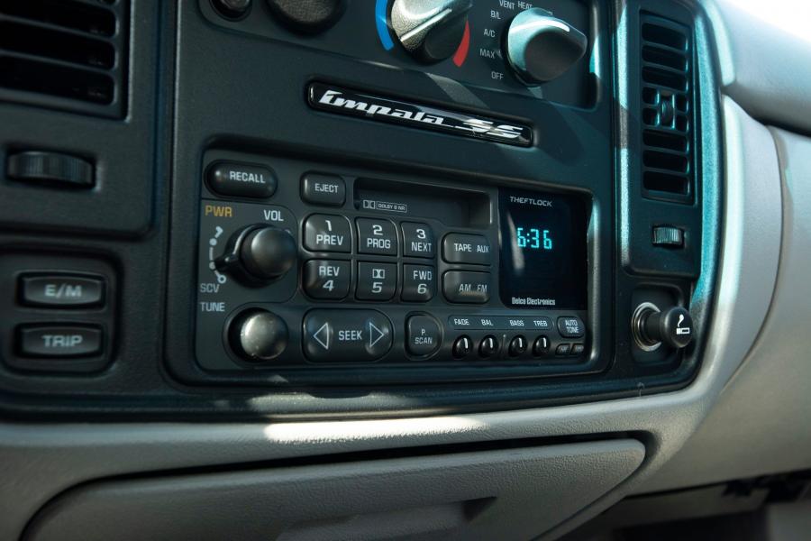 Детали интерьера Chevrolet Impala SS 1996 года  (фото 67 из 99)